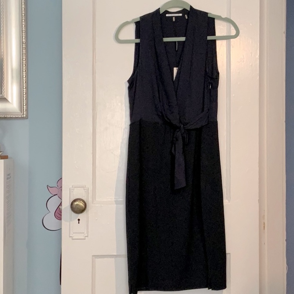 NWT Elie Tahari Size 6 navy blue dress